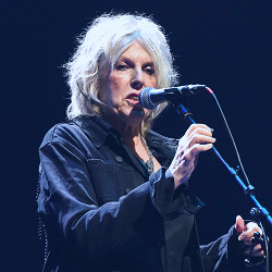 Lucinda Williams review – dirt mixed with tears in an evening of consummate  Americana | Music | The Guardian